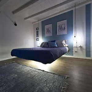 https://light-blue-lake-aria.it-lombardy.com